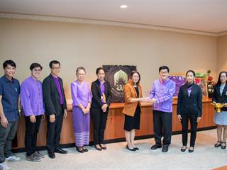 คณะศิลปศาสตร์,เข้ารับมอบโล่ประกาศเกียรติคุณ,หน่วยงานที่มีส่วนร่วมในการดำเนินโครงการ,,,,,,,,,,,,,,,,,,,,,,,,,,,,,,,,,,,,,มหาวิทยาลัยสีเขียว,(UP,Green,Heart),ดีเด่น,ระดับคณะ