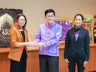 คณะศิลปศาสตร์,เข้ารับมอบโล่ประกาศเกียรติคุณ,หน่วยงานที่มีส่วนร่วมในการดำเนินโครงการ,,,,,,,,,,,,,,,,,,,,,,,,,,,,,,,,,,,,,มหาวิทยาลัยสีเขียว,(UP,Green,Heart),ดีเด่น,ระดับคณะ