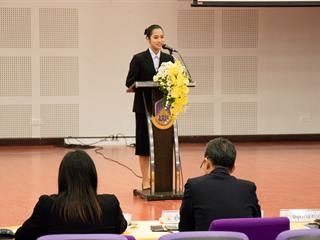 นิสิตสาขาวิชาภาษาไทย,คณะศิลปศาสตร์,มหาวิทยาลัยพะเยา,เข้าสู่รอบ,“ชิงชนะเลิศ”ระดับประเทศ,,การประกวด,“สุนทรพจน์อุดมศึกษา,เฉลิมพระเกียรติ,พระบรมราชจักรีวงศ์,ประจำปี,2561”,,ชิงถ้วยพระราชทานสมเด็จพระเจ้าอยู่หัว,มหาวชิราลงกรณ์,บดินทรเทพยวรางกูร