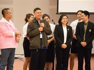นิสิตสาขาวิชาภาษาไทย,คณะศิลปศาสตร์,มหาวิทยาลัยพะเยา,เข้าสู่รอบ,“ชิงชนะเลิศ”ระดับประเทศ,,การประกวด,“สุนทรพจน์อุดมศึกษา,เฉลิมพระเกียรติ,พระบรมราชจักรีวงศ์,ประจำปี,2561”,,ชิงถ้วยพระราชทานสมเด็จพระเจ้าอยู่หัว,มหาวชิราลงกรณ์,บดินทรเทพยวรางกูร