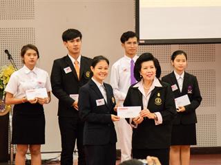 นิสิตสาขาวิชาภาษาไทย,คณะศิลปศาสตร์,มหาวิทยาลัยพะเยา,เข้าสู่รอบ,“ชิงชนะเลิศ”ระดับประเทศ,,การประกวด,“สุนทรพจน์อุดมศึกษา,เฉลิมพระเกียรติ,พระบรมราชจักรีวงศ์,ประจำปี,2561”,,ชิงถ้วยพระราชทานสมเด็จพระเจ้าอยู่หัว,มหาวชิราลงกรณ์,บดินทรเทพยวรางกูร