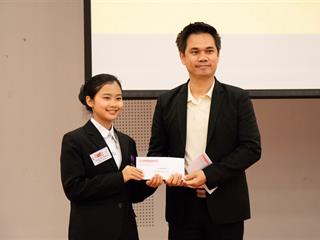 นิสิตสาขาวิชาภาษาไทย,คณะศิลปศาสตร์,มหาวิทยาลัยพะเยา,เข้าสู่รอบ,“ชิงชนะเลิศ”ระดับประเทศ,,การประกวด,“สุนทรพจน์อุดมศึกษา,เฉลิมพระเกียรติ,พระบรมราชจักรีวงศ์,ประจำปี,2561”,,ชิงถ้วยพระราชทานสมเด็จพระเจ้าอยู่หัว,มหาวชิราลงกรณ์,บดินทรเทพยวรางกูร