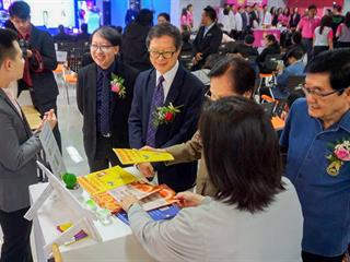 คณะศิลปศาสตร์,เข้าร่วมนิทรรศการ,UP,INNOVATIVE,STARTUP,SPACE,&,GSB,INNOVATIVE,CLUB,และนำเสนอผลงาน,3,Applications,และ,3,Booklets,เพื่อการศึกษาและเรียนรู้ทางภาษา,,ณ,อุทยานวิทยาศาสตร์,(UP,SPARK),มหาวิทยาลัยพะเยา