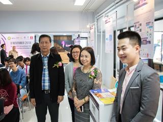 คณะศิลปศาสตร์,เข้าร่วมนิทรรศการ,UP,INNOVATIVE,STARTUP,SPACE,&,GSB,INNOVATIVE,CLUB,และนำเสนอผลงาน,3,Applications,และ,3,Booklets,เพื่อการศึกษาและเรียนรู้ทางภาษา,,ณ,อุทยานวิทยาศาสตร์,(UP,SPARK),มหาวิทยาลัยพะเยา