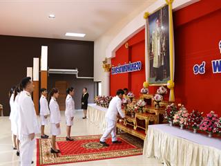 มหาวิทยาลัยพะเยา,วางพานพุ่มดอกไม้สด,เนื่องใน,“วันพระบิดาแห่งฝนหลวง”ประจำปี,2561,น้อมรำลึกในพระมหากรุณาธิคุณของ,พระบาทสมเด็จพระปรมินทรมหาภูมิพลอดุลยเดช,บรมนาถบพิตร,ณ,ศาลาประชาคม,จังหวัดพะเยา