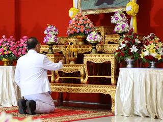 มหาวิทยาลัยพะเยา,วางพานพุ่มดอกไม้สด,เนื่องใน,“วันพระบิดาแห่งฝนหลวง”ประจำปี,2561,น้อมรำลึกในพระมหากรุณาธิคุณของ,พระบาทสมเด็จพระปรมินทรมหาภูมิพลอดุลยเดช,บรมนาถบพิตร,ณ,ศาลาประชาคม,จังหวัดพะเยา