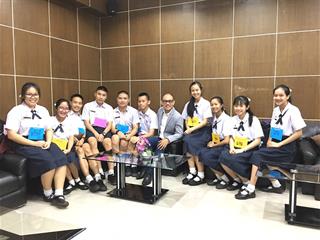 “สร้างเด็กดี,ปั้นเด็กเก่ง,เรียนรู้ชุมชน”,โรงเรียนสาธิตมหาวิทยาลัยพะเยา,ฝ่ายกิจการนักเรียน,นำนักเรียนองค์การนักเรียน,ปีการศึกษา,2561,ร่วมกิจกรรมค่ายพัฒนาศักยภาพเยาวชนรุ่นใหม่ใส่ใจท้องถิ่น