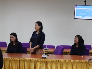 รองอธิการบดีฝ่ายกิจการนิสิตและผู้ช่วยอธิการบดี,เข้าเยี่ยมชมศูนย์บรรณสารและสื่อการศึกษา,มหาวิทยาลัยพะเยา