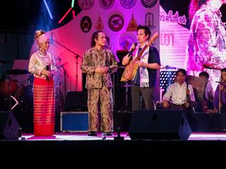 มหาวิทยาลัยพะเยา,จัดโครงการสานสัมพันธ์มิตรภาพ,ไทย,-,ลาว,ครั้งที่,15,พร้อมส่งมอบธงสัญลักษณ์ให้กับ,มหาวิทยาลัยแห่งชาติลาว,เจ้าภาพครั้งต่อไป