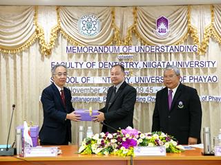 คณะทันตแพทยศาสตร์,มหาวิทยาลัยพะเยา,ทำบันทึกข้อตกลงความเข้าใจ,(MOU),ร่วมกับมหาวิทยาลัยนิงาตะประเทศญี่ปุ่น,เพื่อการแลกเปลี่ยนนิสิตนักศึกษา,ฝึกประสบการณ์ระดับปริญญาตรี,และแลกเปลี่ยนข้อมูลด้านการศึกษา,รวมถึงการทำวิจัยร่วมกัน