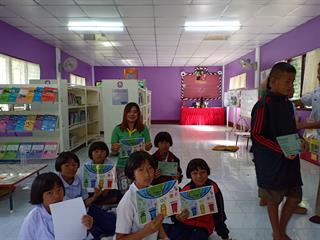 ศูนย์บรรณสารและสื่อการศึกษา,ร่วมกับคณะศิลปศาสตร์,มหาวิทยาลัยพะเยา,,,,,,,,,,,,,,,,,,,,,,,,,,,,,,,ลงพื้นที่ดำเนินโครงการ,“ปันรักห้องสมุดเพื่อการเรียนรู้,ปี,4”,,ณ,โรงเรียนตำรวจตระเวนชายแดนเบ็ตตี้ดูเมน,อำเภอปง,จังหวัดพะเยา