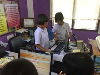 ศูนย์บรรณสารและสื่อการศึกษา,ร่วมกับคณะศิลปศาสตร์,มหาวิทยาลัยพะเยา,,,,,,,,,,,,,,,,,,,,,,,,,,,,,,,ลงพื้นที่ดำเนินโครงการ,“ปันรักห้องสมุดเพื่อการเรียนรู้,ปี,4”,,ณ,โรงเรียนตำรวจตระเวนชายแดนเบ็ตตี้ดูเมน,อำเภอปง,จังหวัดพะเยา
