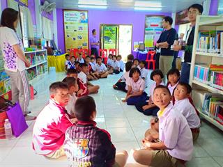 ศูนย์บรรณสารและสื่อการศึกษา,ร่วมกับคณะศิลปศาสตร์,มหาวิทยาลัยพะเยา,,,,,,,,,,,,,,,,,,,,,,,,,,,,,,,ลงพื้นที่ดำเนินโครงการ,“ปันรักห้องสมุดเพื่อการเรียนรู้,ปี,4”,,ณ,โรงเรียนตำรวจตระเวนชายแดนเบ็ตตี้ดูเมน,อำเภอปง,จังหวัดพะเยา