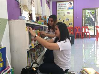 ศูนย์บรรณสารและสื่อการศึกษา,ร่วมกับคณะศิลปศาสตร์,มหาวิทยาลัยพะเยา,,,,,,,,,,,,,,,,,,,,,,,,,,,,,,,ลงพื้นที่ดำเนินโครงการ,“ปันรักห้องสมุดเพื่อการเรียนรู้,ปี,4”,,ณ,โรงเรียนตำรวจตระเวนชายแดนเบ็ตตี้ดูเมน,อำเภอปง,จังหวัดพะเยา