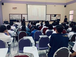 คณะสถาปัตยกรรมศาสตร์และศิลปกรรมศาสตร์,มหาวิทยาลัยพะเยา,จัดบรรยายเรื่องวัสดุและผนังตกแต่งห้องน้ำ,เน้นนิสิตเรียนรู้ประสบการณ์จริงโดยผู้เชี่ยวชาญ