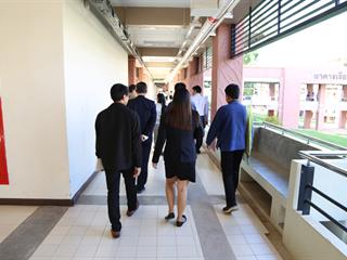 รักษาการแทนอธิการบดี,พร้อมคณะผู้บริหาร,ลงพื้นที่ตรวจโรงอาหาร,เพื่อสำรวจความเรียบร้อย,พร้อมเตรียมปรับปรุงภูมิทัศน์ให้สวยงามน่าอยู่ยิ่งขึ้น