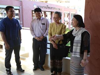 รักษาการแทนอธิการบดี,พร้อมคณะผู้บริหาร,ลงพื้นที่ตรวจโรงอาหาร,เพื่อสำรวจความเรียบร้อย,พร้อมเตรียมปรับปรุงภูมิทัศน์ให้สวยงามน่าอยู่ยิ่งขึ้น