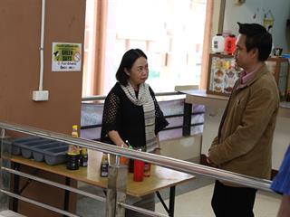 รักษาการแทนอธิการบดี,พร้อมคณะผู้บริหาร,ลงพื้นที่ตรวจโรงอาหาร,เพื่อสำรวจความเรียบร้อย,พร้อมเตรียมปรับปรุงภูมิทัศน์ให้สวยงามน่าอยู่ยิ่งขึ้น