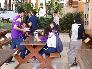 รักษาการแทนอธิการบดี,พร้อมคณะผู้บริหาร,ลงพื้นที่ตรวจโรงอาหาร,เพื่อสำรวจความเรียบร้อย,พร้อมเตรียมปรับปรุงภูมิทัศน์ให้สวยงามน่าอยู่ยิ่งขึ้น