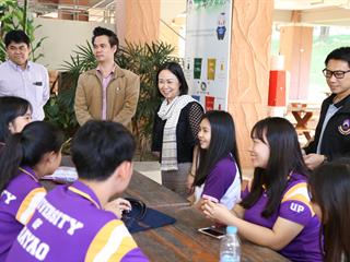 รักษาการแทนอธิการบดี,พร้อมคณะผู้บริหาร,ลงพื้นที่ตรวจโรงอาหาร,เพื่อสำรวจความเรียบร้อย,พร้อมเตรียมปรับปรุงภูมิทัศน์ให้สวยงามน่าอยู่ยิ่งขึ้น