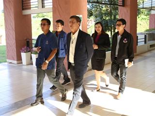 รักษาการแทนอธิการบดี,พร้อมคณะผู้บริหาร,ลงพื้นที่ตรวจโรงอาหาร,เพื่อสำรวจความเรียบร้อย,พร้อมเตรียมปรับปรุงภูมิทัศน์ให้สวยงามน่าอยู่ยิ่งขึ้น