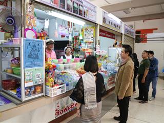 รักษาการแทนอธิการบดี,พร้อมคณะผู้บริหาร,ลงพื้นที่ตรวจโรงอาหาร,เพื่อสำรวจความเรียบร้อย,พร้อมเตรียมปรับปรุงภูมิทัศน์ให้สวยงามน่าอยู่ยิ่งขึ้น