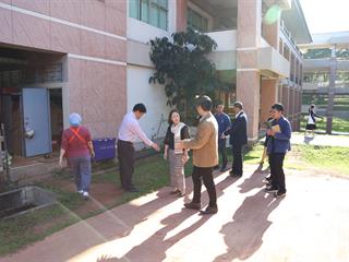 รักษาการแทนอธิการบดี,พร้อมคณะผู้บริหาร,ลงพื้นที่ตรวจโรงอาหาร,เพื่อสำรวจความเรียบร้อย,พร้อมเตรียมปรับปรุงภูมิทัศน์ให้สวยงามน่าอยู่ยิ่งขึ้น