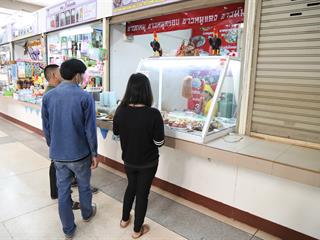 รักษาการแทนอธิการบดี,พร้อมคณะผู้บริหาร,ลงพื้นที่ตรวจโรงอาหาร,เพื่อสำรวจความเรียบร้อย,พร้อมเตรียมปรับปรุงภูมิทัศน์ให้สวยงามน่าอยู่ยิ่งขึ้น