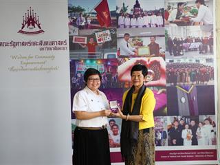 มอบเหรียญรางวัลเรียนดี,ประจำปีการศึกษา,2560,ให้แก่นิสิตสาขาวิชาพัฒนาสังคม,และนิสิตสาขาวิชารัฐศาสตร์,คณะรัฐศาสตร์และสังคมศาสตร์,มหาวิทยาลัยพะเยา