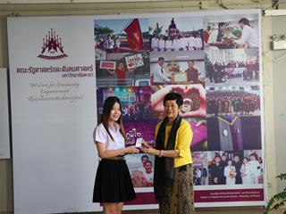 มอบเหรียญรางวัลเรียนดี,ประจำปีการศึกษา,2560,ให้แก่นิสิตสาขาวิชาพัฒนาสังคม,และนิสิตสาขาวิชารัฐศาสตร์,คณะรัฐศาสตร์และสังคมศาสตร์,มหาวิทยาลัยพะเยา