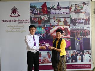 มอบเหรียญรางวัลเรียนดี,ประจำปีการศึกษา,2560,ให้แก่นิสิตสาขาวิชาพัฒนาสังคม,และนิสิตสาขาวิชารัฐศาสตร์,คณะรัฐศาสตร์และสังคมศาสตร์,มหาวิทยาลัยพะเยา