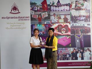 มอบเหรียญรางวัลเรียนดี,ประจำปีการศึกษา,2560,ให้แก่นิสิตสาขาวิชาพัฒนาสังคม,และนิสิตสาขาวิชารัฐศาสตร์,คณะรัฐศาสตร์และสังคมศาสตร์,มหาวิทยาลัยพะเยา