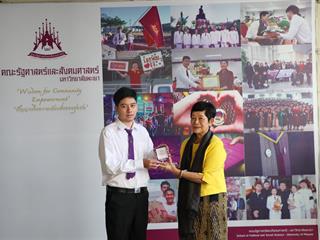 มอบเหรียญรางวัลเรียนดี,ประจำปีการศึกษา,2560,ให้แก่นิสิตสาขาวิชาพัฒนาสังคม,และนิสิตสาขาวิชารัฐศาสตร์,คณะรัฐศาสตร์และสังคมศาสตร์,มหาวิทยาลัยพะเยา