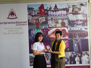 มอบเหรียญรางวัลเรียนดี,ประจำปีการศึกษา,2560,ให้แก่นิสิตสาขาวิชาพัฒนาสังคม,และนิสิตสาขาวิชารัฐศาสตร์,คณะรัฐศาสตร์และสังคมศาสตร์,มหาวิทยาลัยพะเยา