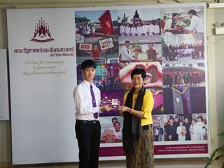 มอบเหรียญรางวัลเรียนดี,ประจำปีการศึกษา,2560,ให้แก่นิสิตสาขาวิชาพัฒนาสังคม,และนิสิตสาขาวิชารัฐศาสตร์,คณะรัฐศาสตร์และสังคมศาสตร์,มหาวิทยาลัยพะเยา