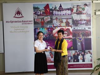 มอบเหรียญรางวัลเรียนดี,ประจำปีการศึกษา,2560,ให้แก่นิสิตสาขาวิชาพัฒนาสังคม,และนิสิตสาขาวิชารัฐศาสตร์,คณะรัฐศาสตร์และสังคมศาสตร์,มหาวิทยาลัยพะเยา