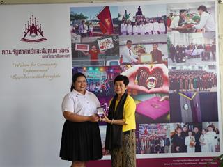 มอบเหรียญรางวัลเรียนดี,ประจำปีการศึกษา,2560,ให้แก่นิสิตสาขาวิชาพัฒนาสังคม,และนิสิตสาขาวิชารัฐศาสตร์,คณะรัฐศาสตร์และสังคมศาสตร์,มหาวิทยาลัยพะเยา