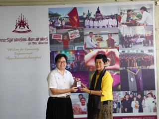 มอบเหรียญรางวัลเรียนดี,ประจำปีการศึกษา,2560,ให้แก่นิสิตสาขาวิชาพัฒนาสังคม,และนิสิตสาขาวิชารัฐศาสตร์,คณะรัฐศาสตร์และสังคมศาสตร์,มหาวิทยาลัยพะเยา