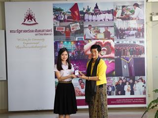 มอบเหรียญรางวัลเรียนดี,ประจำปีการศึกษา,2560,ให้แก่นิสิตสาขาวิชาพัฒนาสังคม,และนิสิตสาขาวิชารัฐศาสตร์,คณะรัฐศาสตร์และสังคมศาสตร์,มหาวิทยาลัยพะเยา