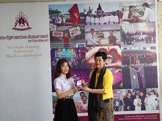 มอบเหรียญรางวัลเรียนดี,ประจำปีการศึกษา,2560,ให้แก่นิสิตสาขาวิชาพัฒนาสังคม,และนิสิตสาขาวิชารัฐศาสตร์,คณะรัฐศาสตร์และสังคมศาสตร์,มหาวิทยาลัยพะเยา