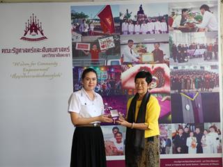 มอบเหรียญรางวัลเรียนดี,ประจำปีการศึกษา,2560,ให้แก่นิสิตสาขาวิชาพัฒนาสังคม,และนิสิตสาขาวิชารัฐศาสตร์,คณะรัฐศาสตร์และสังคมศาสตร์,มหาวิทยาลัยพะเยา