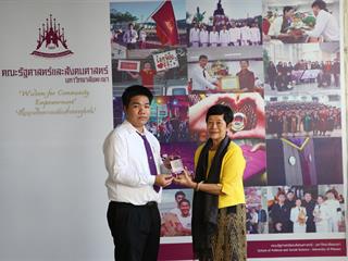 มอบเหรียญรางวัลเรียนดี,ประจำปีการศึกษา,2560,ให้แก่นิสิตสาขาวิชาพัฒนาสังคม,และนิสิตสาขาวิชารัฐศาสตร์,คณะรัฐศาสตร์และสังคมศาสตร์,มหาวิทยาลัยพะเยา