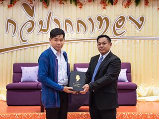 คณะศิลปศาสตร์,ร่วมกับ,ศูนย์สังคีตศิลป์,ธนาคารกรุงเทพ,และ,สมาคมนักเขียนแห่งประเทศไทย,,จัดโครงการสร้างสรรค์วรรณศิลป์,“กวีปากกาทอง”,ประจำปี,พ.ศ.,2561,,ณ,ห้อง,CE14206,คณะศิลปศาสตร์,มหาวิทยาลัยพะเยา