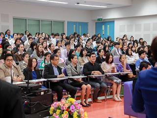 คณะศิลปศาสตร์,ร่วมกับ,ศูนย์สังคีตศิลป์,ธนาคารกรุงเทพ,และ,สมาคมนักเขียนแห่งประเทศไทย,,จัดโครงการสร้างสรรค์วรรณศิลป์,“กวีปากกาทอง”,ประจำปี,พ.ศ.,2561,,ณ,ห้อง,CE14206,คณะศิลปศาสตร์,มหาวิทยาลัยพะเยา