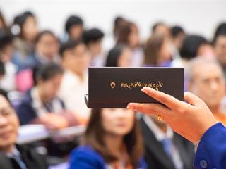 คณะศิลปศาสตร์,ร่วมกับ,ศูนย์สังคีตศิลป์,ธนาคารกรุงเทพ,และ,สมาคมนักเขียนแห่งประเทศไทย,,จัดโครงการสร้างสรรค์วรรณศิลป์,“กวีปากกาทอง”,ประจำปี,พ.ศ.,2561,,ณ,ห้อง,CE14206,คณะศิลปศาสตร์,มหาวิทยาลัยพะเยา