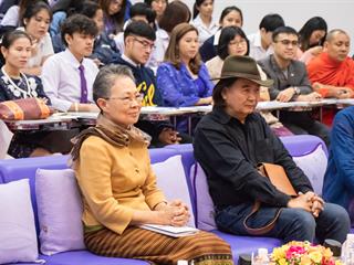 คณะศิลปศาสตร์,ร่วมกับ,ศูนย์สังคีตศิลป์,ธนาคารกรุงเทพ,และ,สมาคมนักเขียนแห่งประเทศไทย,,จัดโครงการสร้างสรรค์วรรณศิลป์,“กวีปากกาทอง”,ประจำปี,พ.ศ.,2561,,ณ,ห้อง,CE14206,คณะศิลปศาสตร์,มหาวิทยาลัยพะเยา