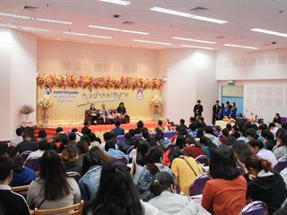คณะศิลปศาสตร์,ร่วมกับ,ศูนย์สังคีตศิลป์,ธนาคารกรุงเทพ,และ,สมาคมนักเขียนแห่งประเทศไทย,,จัดโครงการสร้างสรรค์วรรณศิลป์,“กวีปากกาทอง”,ประจำปี,พ.ศ.,2561,,ณ,ห้อง,CE14206,คณะศิลปศาสตร์,มหาวิทยาลัยพะเยา