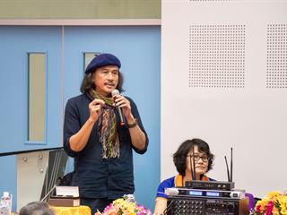 คณะศิลปศาสตร์,ร่วมกับ,ศูนย์สังคีตศิลป์,ธนาคารกรุงเทพ,และ,สมาคมนักเขียนแห่งประเทศไทย,,จัดโครงการสร้างสรรค์วรรณศิลป์,“กวีปากกาทอง”,ประจำปี,พ.ศ.,2561,,ณ,ห้อง,CE14206,คณะศิลปศาสตร์,มหาวิทยาลัยพะเยา