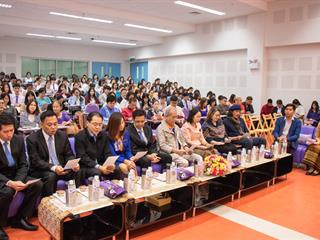 คณะศิลปศาสตร์,ร่วมกับ,ศูนย์สังคีตศิลป์,ธนาคารกรุงเทพ,และ,สมาคมนักเขียนแห่งประเทศไทย,,จัดโครงการสร้างสรรค์วรรณศิลป์,“กวีปากกาทอง”,ประจำปี,พ.ศ.,2561,,ณ,ห้อง,CE14206,คณะศิลปศาสตร์,มหาวิทยาลัยพะเยา