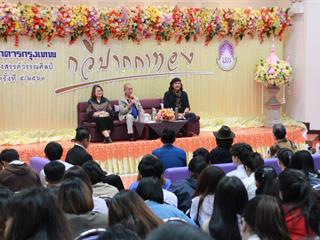 คณะศิลปศาสตร์,ร่วมกับ,ศูนย์สังคีตศิลป์,ธนาคารกรุงเทพ,และ,สมาคมนักเขียนแห่งประเทศไทย,,จัดโครงการสร้างสรรค์วรรณศิลป์,“กวีปากกาทอง”,ประจำปี,พ.ศ.,2561,,ณ,ห้อง,CE14206,คณะศิลปศาสตร์,มหาวิทยาลัยพะเยา